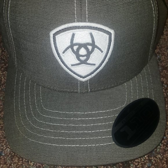 Ariat flex110 (grey and white) with an adjustable strap - Picture 3 of 7